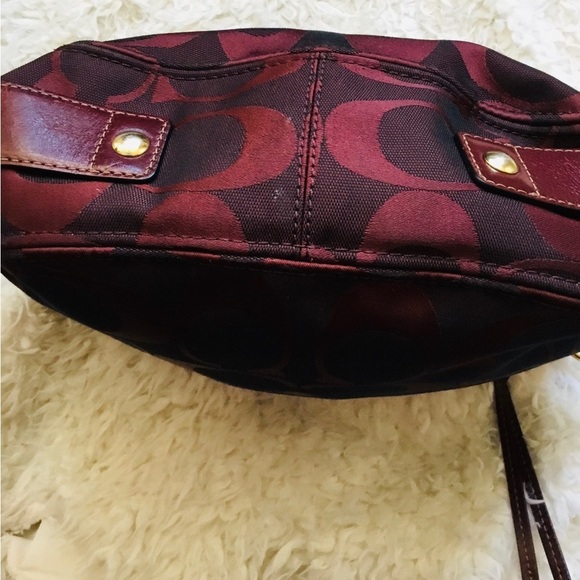 Coach gently used Burgundy bag in Excellent condition - Picture 4 of 7